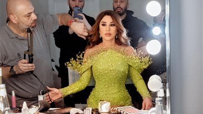“دفع وزنها ذهباً”.. زواج الفنانة نجوى كرم من فنان يشعل السوشيال ميديا!!
