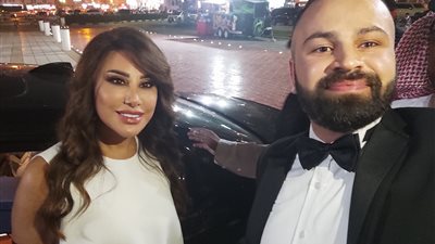 شاب بلا ادنى خجل اقترب من نجوى كرم ورمى الدولارات عليها ما فعلته به في المسرح صدم الجميع!!