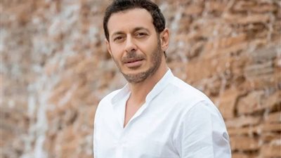طلقها بعد سبعة أشهر فقط بعد الي عملته فيه !! أول صورة لزوجة الفنان مصطفى شعبان