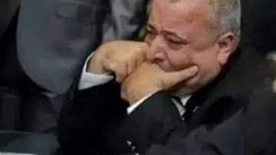 القاضي يبكي 