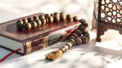 يَأْمَنُ تُبَحْثون عَنْ الْبَرَكَةِ فِي الرِّزْقِ وَالذُّرِّيَّة وَرَاحَة الْفِكْر وَالْأَمْنِ وَالْأَمَانِ وَالْعَافِيَة فَالْيكم هَذِهِ السُّورَةِ الْقَصِيرَةِ وَالذِّكْر 