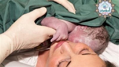  توفت زوجته أثناء الولادة دفعه ان يتزوج صديقتها الطبيبة التى ولدتها..