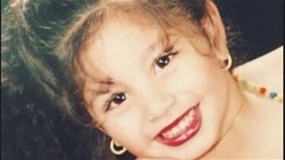 فنانة شهيرة تشارك الجمهور بصورة من طفولتها.. هل عرفتها؟