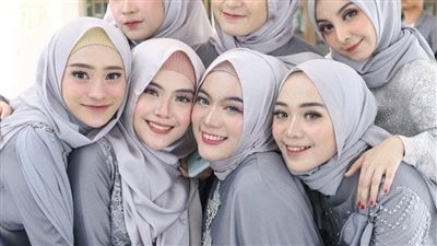 العطار والسبع بنات 