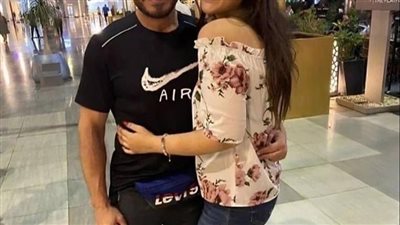 ملك أحمد زاهر تستعين بطبيب نفسية