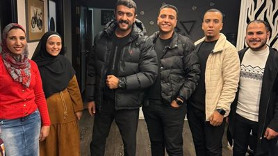 لو طلبت منك فنانة تشتغل معاها وهي على خلاف مع مراتك ياسمين عبدالعزيز .. توافق؟ إجابة مفاجئة من أحمد العوضي