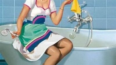 قصه طلبت من صديقتها أن تصورها بهاتفها