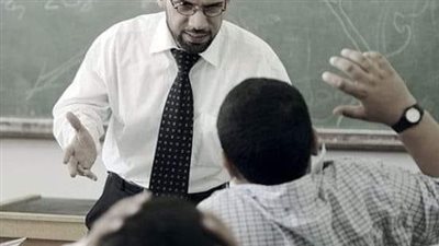 ضړب المدرس تلميذًا لسوء سلوكه