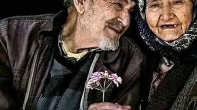 عاد من عمله مبكرا